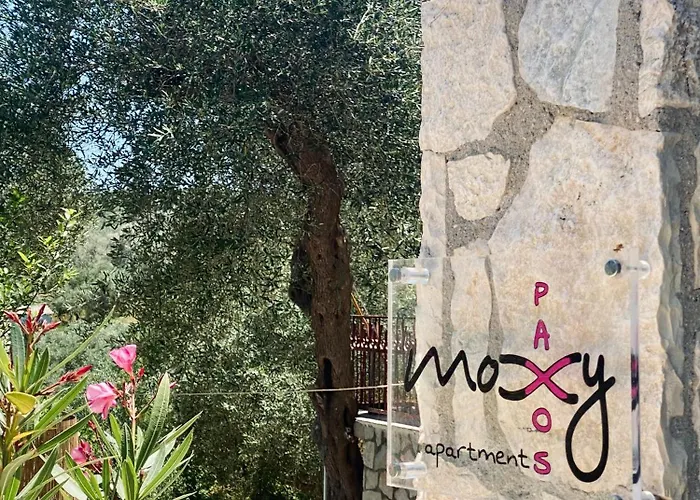Moxy Paxos - Cozy Home