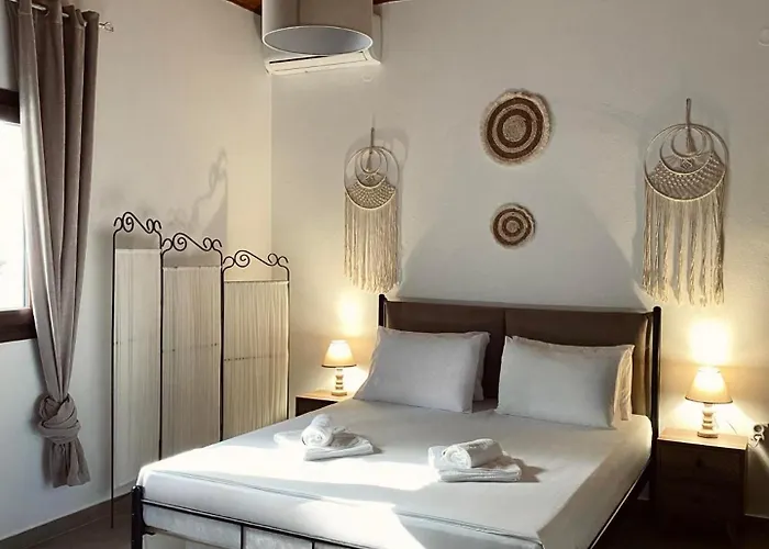 Moxy Paxos - Cozy Home